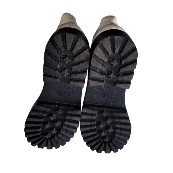 ZODIAC SHILOH,  IVORY LEATHER CHELSEA ANKLE BOOT.  NEW, 8.5 - Picture 12 of 13